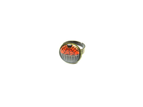Inel realizat manual – Halloween Spider Web Pumpkin Cupcake